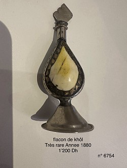 Distributeur de khôl